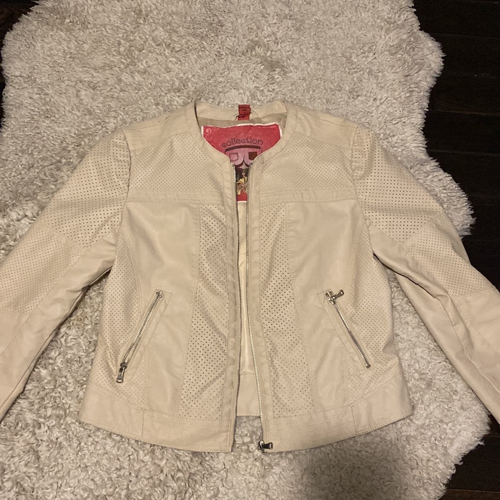 Ivory Retro MJ Jacket, Size L but fits like a Medium